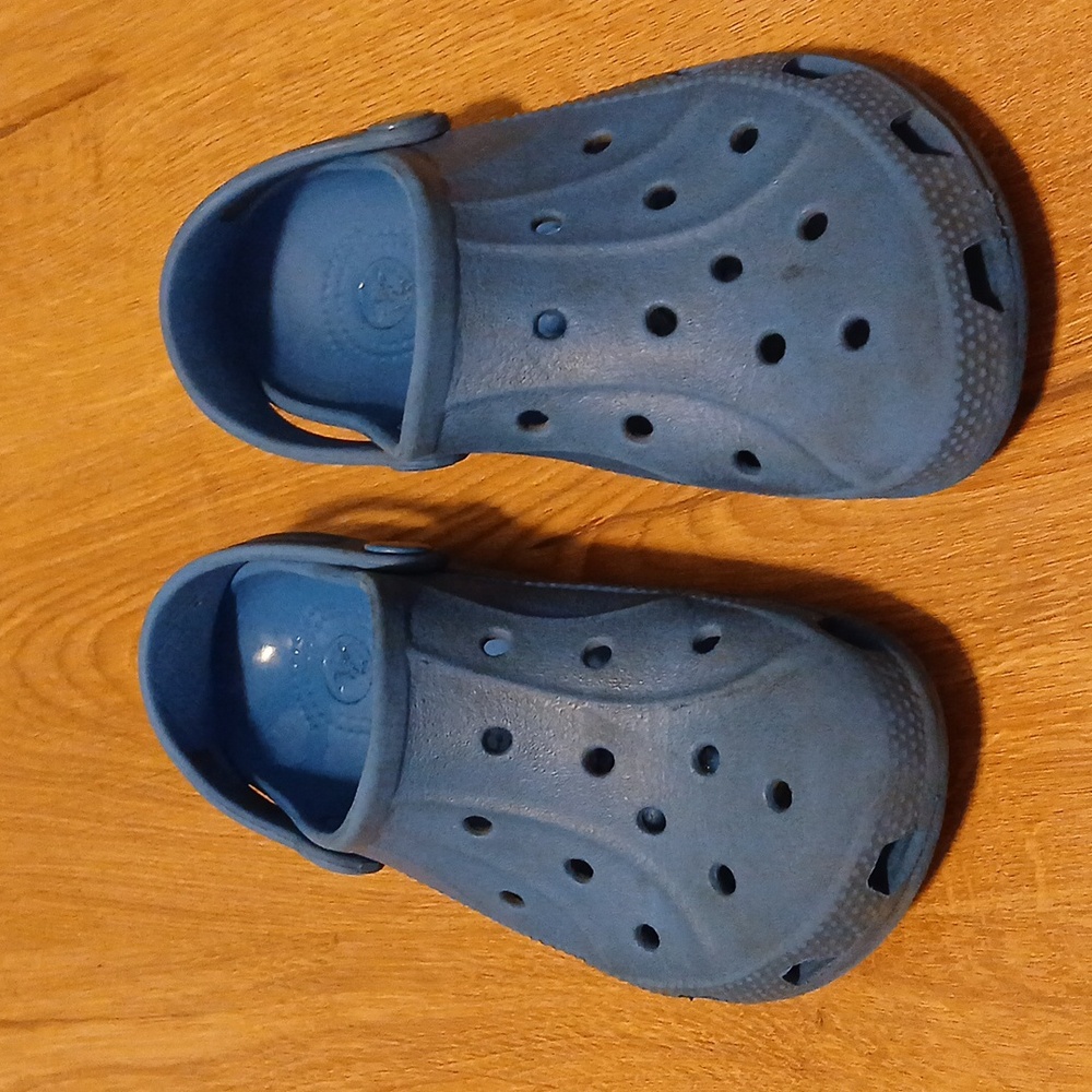 Crocs size 12-13 little kid